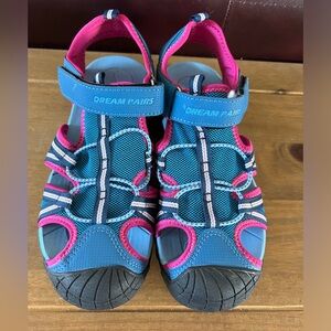 Dream Pairs girls athletic sandals size 5. Color is called NavyFuchsia Mint